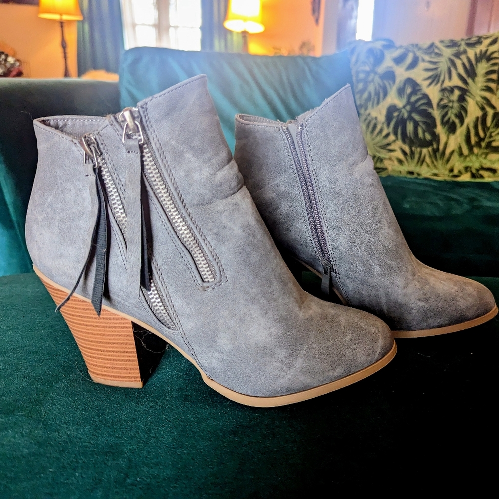 JG brand gray ankle boots women's size 10